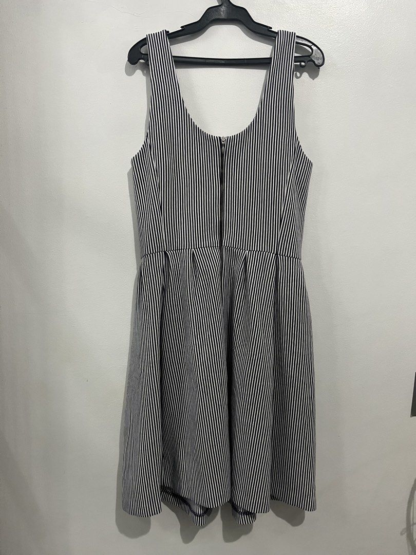 PAYDAY SALE! Banana Republic Dress (Category: Dresses) located in Manila. Submitted by jhcollections (Listing ID 1465584361, Image 2). Description: Banana Republic Stripes Dress - fits up to medium - with 2 front pockets - actual photos posted - j&t/grab/lalamove pick up.