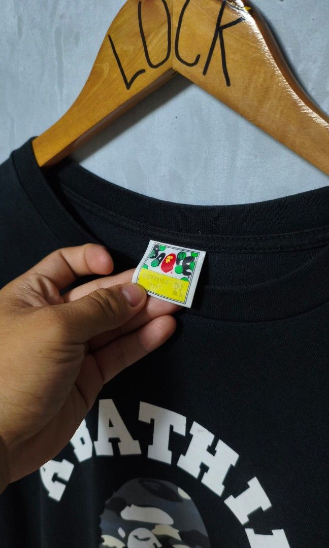 BAPE COLLEGE TEE ( AUTHENTIC ) (Category: Tshirts & Polo Shirts ) located in Calamba. Submitted by luckthriftph (Listing ID 1465647143, Image 3). Description: BAPE COLLEGE TEE *AUTHENTIC Color rate: 9.5/10 Width: 23 Length: 29 Excellent Condition Issue: Super minimal hairline and minimal fade sa underarm *Money back guarantee if proven fake Mine: 1999 Loc: Calamba, Laguna Courier: JNT, Lalamove and LBC ( Cop Only ) DM ME TO PURCHASE! 📩.