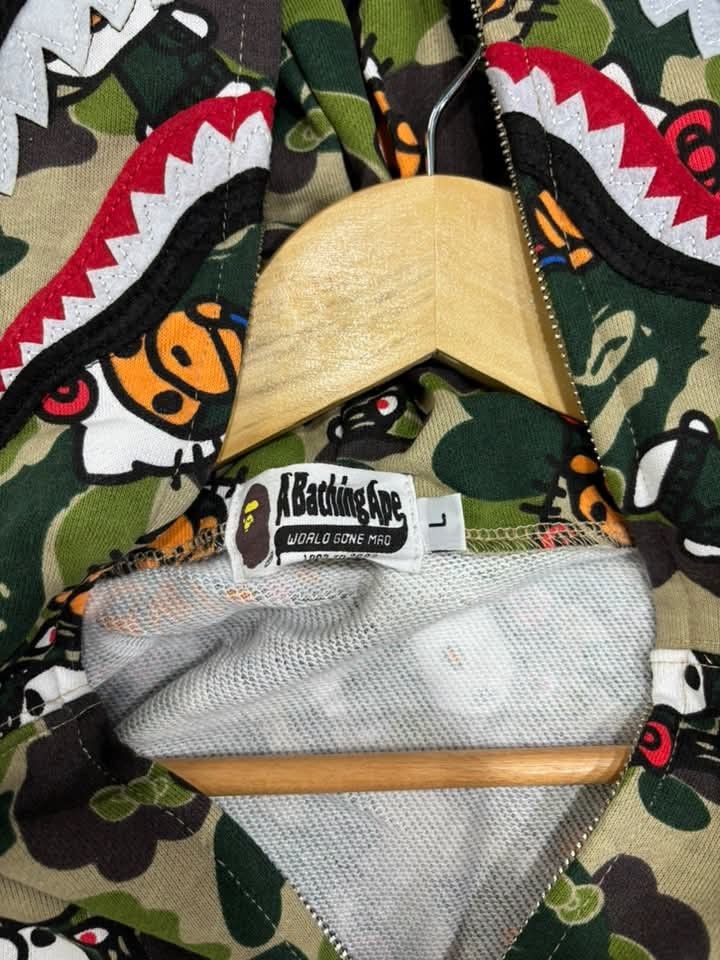 BAPESHARK HELLOKITTY BRAND NEW OFF (Category: Coats, Jackets and Outerwear) located in Navotas City. Submitted by DalVintage (Listing ID 1465707962, Image 3). Description: Collab 3 sizes available L XL 2xl avail Large 20 x 26 Xl 21 x 27 2xl 22.5 x 28.5.