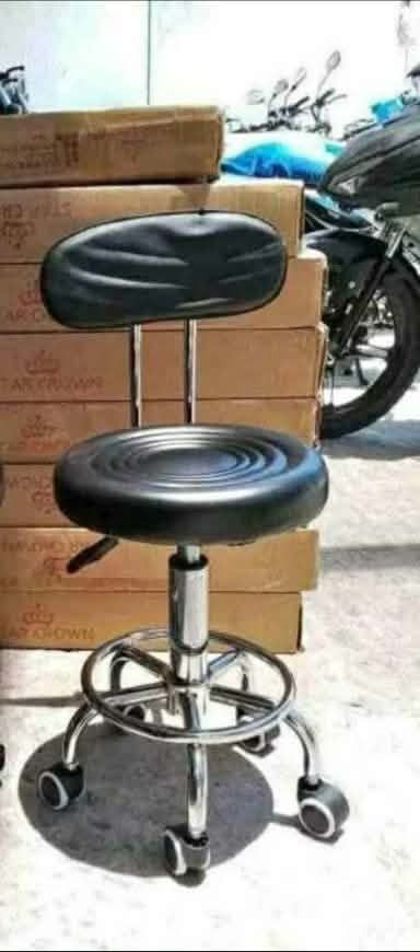 BAR STOOL GOOD FOR CONDO,BAR AND OTHER (Category: Chairs) located in Caloocan City. Submitted by jankathlee4 (Listing ID 1465594723, Image 2). Description: it can rotate 360 rotation adjustable height,it can carry 150kg.