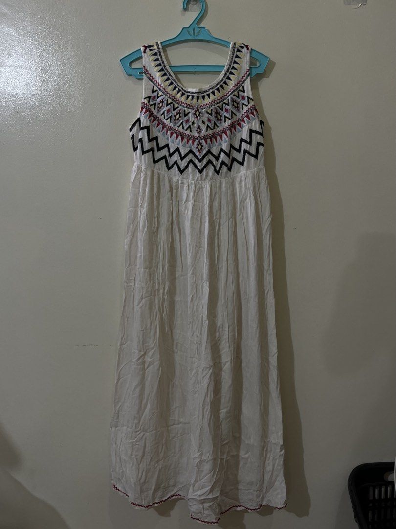 Beach Maxi Dress (Category: Dresses) located in Mandaluyong City. Submitted by yanna_02501 (Listing ID 1465677408, Image 1). Description: .