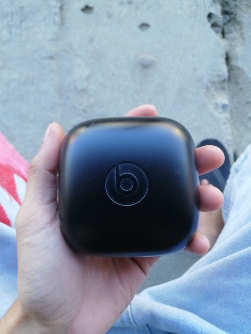 Beats Powerbeats Pro (Category: Earphones) located in Manila. Submitted by justthriftright. (Listing ID 1465580687, Image 1). Description: selling my beats powerbeats pro true wireless fitness earbuds almost a month palang and di masyado nagamit galing singapore (no charger and box included) nego!!! Processor: Integrated Apple H1 Chip (supports hands-free "Hey Siri" and fast device switching across Apple devices). Battery Life: Up to 9 hours of c