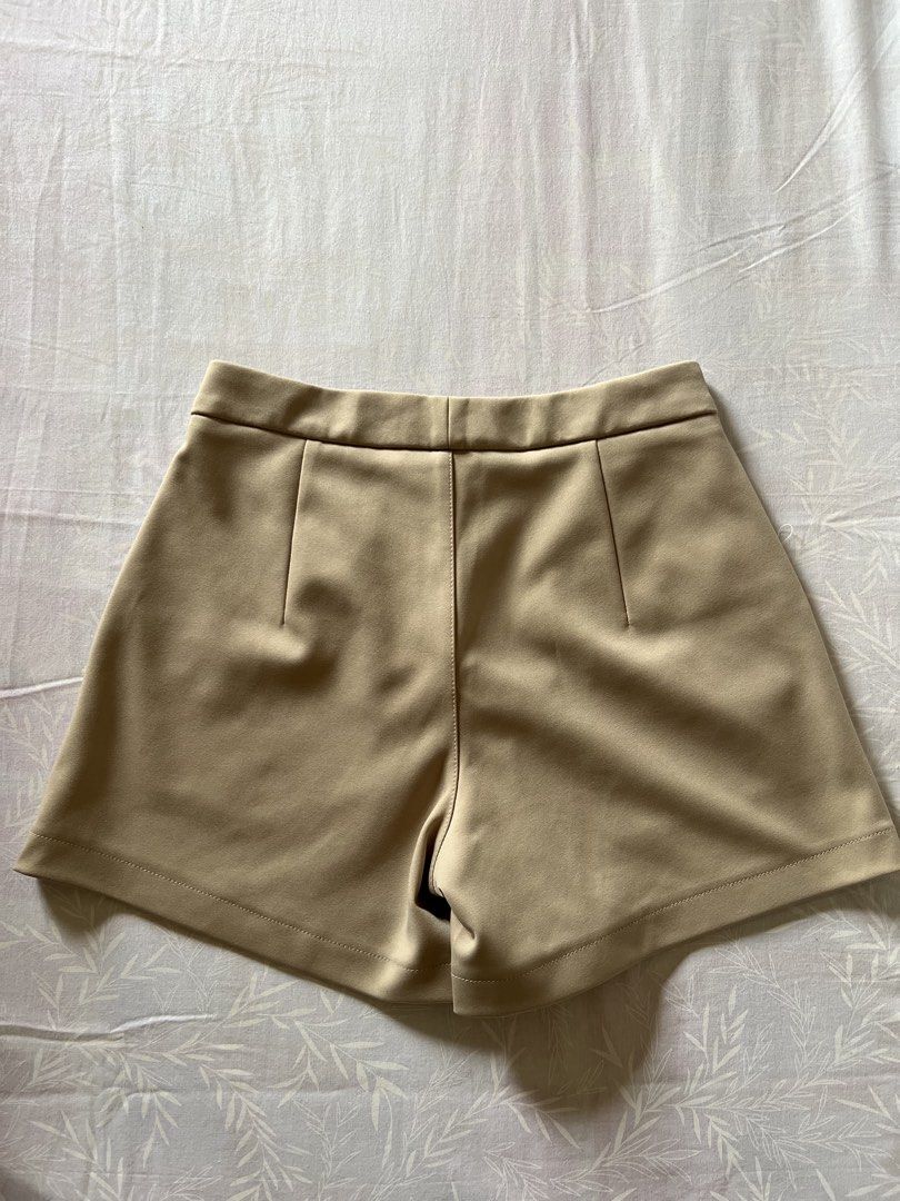 Beige Tailored Shorts Size M (Category: Shorts) located in Quezon City. Submitted by katedeclutter (Listing ID 1465598906, Image 3). Description: - Brand: N&T Shop (BKK store) - Size: M (25-26).