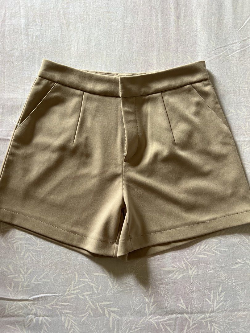 Beige Tailored Shorts Size M (Category: Shorts) located in Quezon City. Submitted by katedeclutter (Listing ID 1465598906, Image 1). Description: - Brand: N&T Shop (BKK store) - Size: M (25-26).