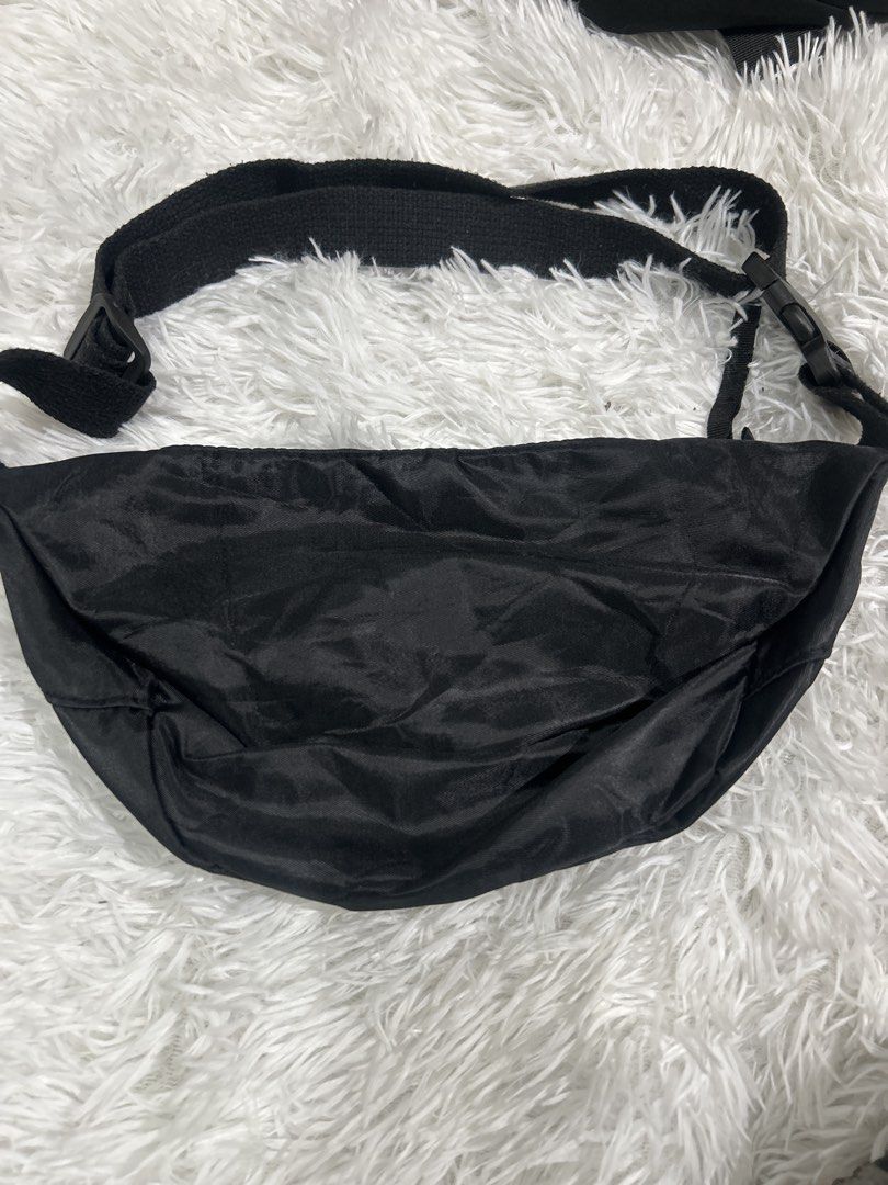 Belt Bag (Category: Belts) located in Pasig City. Submitted by minminreyn (Listing ID 1465600691, Image 2). Description: Ukay Belt Bag unbranded 3 compartment Cavite or Qc.