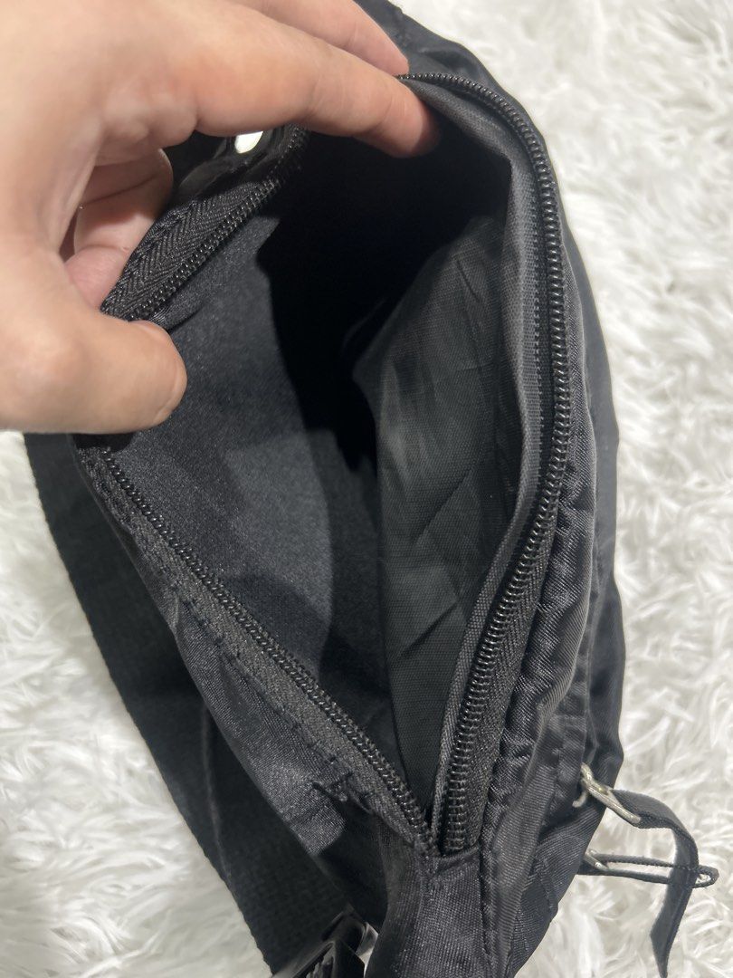 Belt Bag (Category: Belts) located in Pasig City. Submitted by minminreyn (Listing ID 1465600691, Image 3). Description: Ukay Belt Bag unbranded 3 compartment Cavite or Qc.