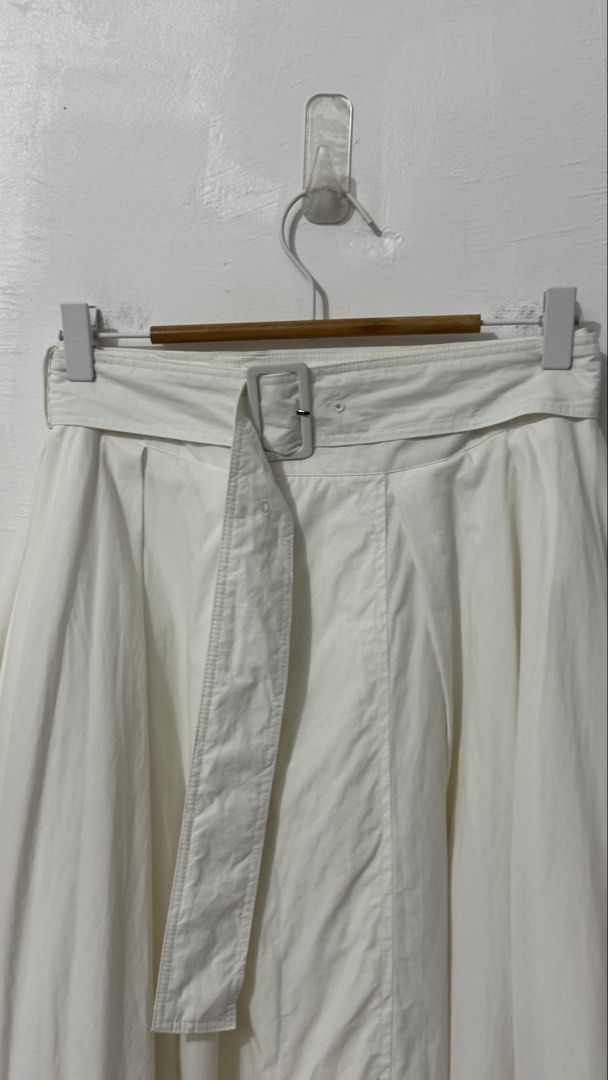 Belted Volumous Skirt (Category: Skirts) located in Cordova. Submitted by thedecluterrer (Listing ID 1465580220, Image 2). Description: .