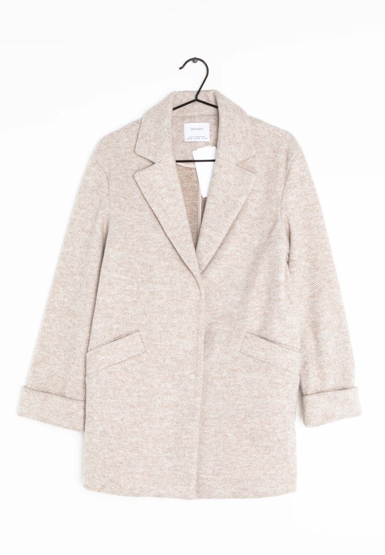Bershka Beige Blazer Coat (Category: Coats, Jackets and Outerwear) located in San Pablo. Submitted by loved.goods0501 (Listing ID 1465635692, Image 1). Description: Brand: Bershka Color: Versatile neutral beige that goes with everything Design: Lapel collar, clean neckline, and structured shoulders Details: Long sleeves with folded cuffs and front welt pockets Fit: Easy layering piece, perfect for cooler weather.
