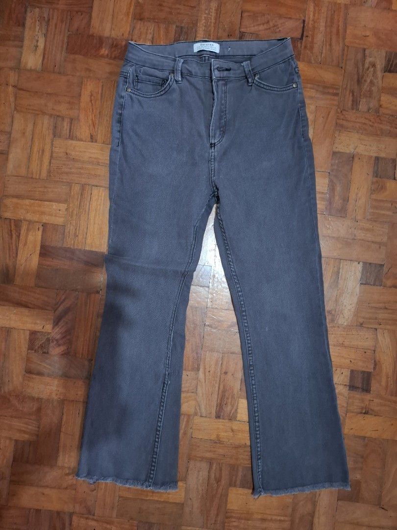 BERSHKA black Jeans (Category: Jeans) located in Quezon City. Submitted by the-find (Listing ID 1465701895, Image 1). Description: .
