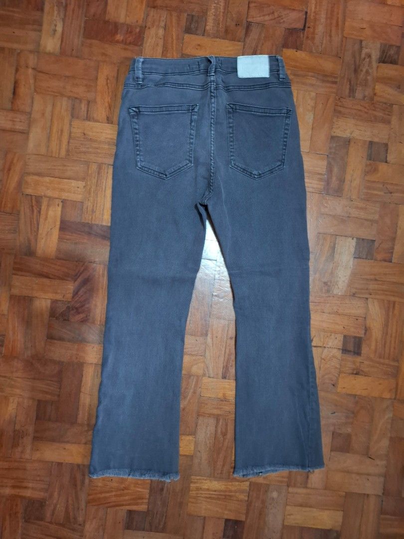 BERSHKA black Jeans (Category: Jeans) located in Quezon City. Submitted by the-find (Listing ID 1465701895, Image 3). Description: .
