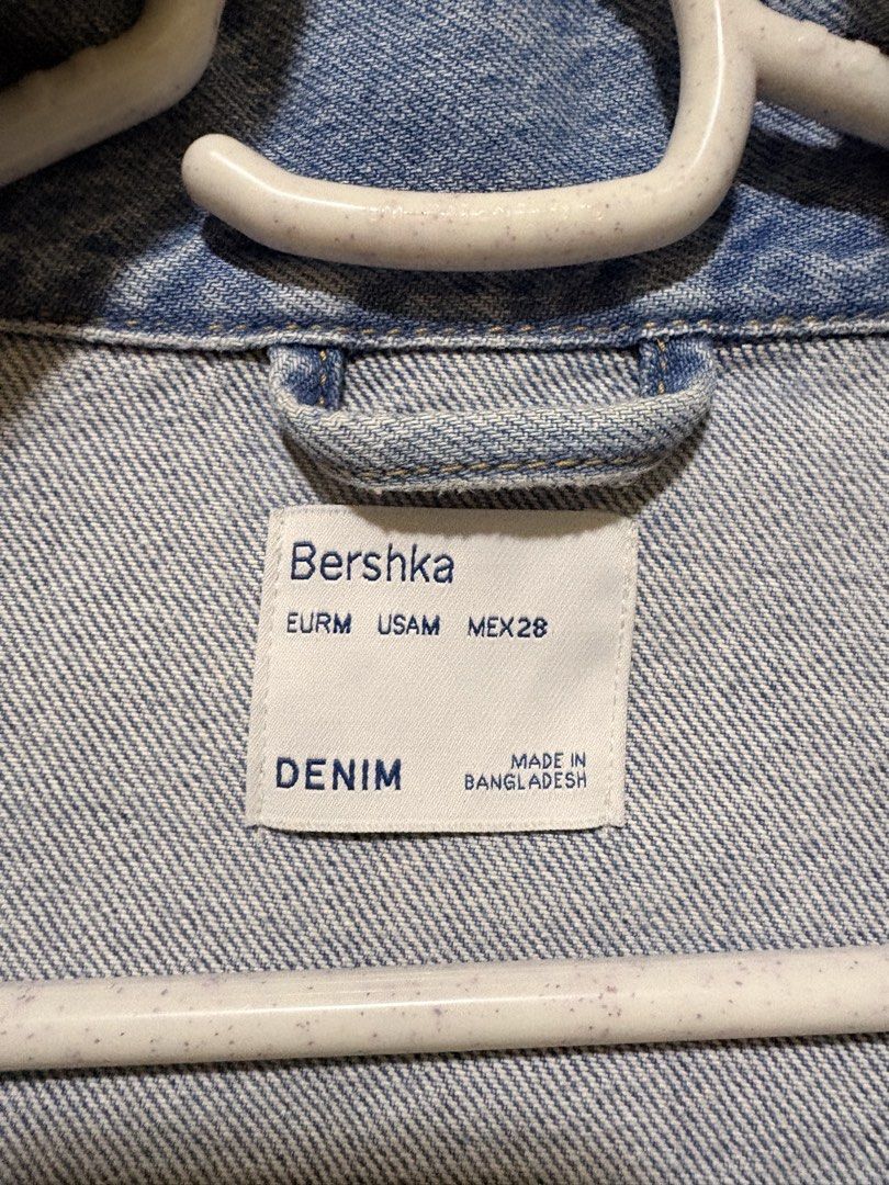 Bershka Cropped Raw Hem Denim Jacket Size M (Category: Coats, Jackets and Outerwear) located in Mandaue City. Submitted by klosetfindscebu (Listing ID 1465658372, Image 3). Description: - Brand: Bershka - Size: EUR M / USA M / MEX 28 - Wash: Medium blue - Fit: Oversized through shoulders and arms - Style: Cropped length with trendy raw, frayed hem - Details: Front button closure, classic collar, dual chest pockets - Origin: Made in Bangladesh.