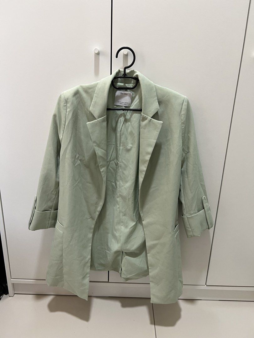 [Bershka] Mint Green Open Front Blazer (Category: Coats, Jackets and Outerwear) located in Muntinlupa City. Submitted by shopblank (Listing ID 1465648174, Image 1). Description: - Brand: Bershka - Size: XS - Color: Mint Green - Design: Open front, folded cuffs, side pockets - Material: Lightweight fabric - Origin: Made in Turkey - Condition: Clean and ready to wear.