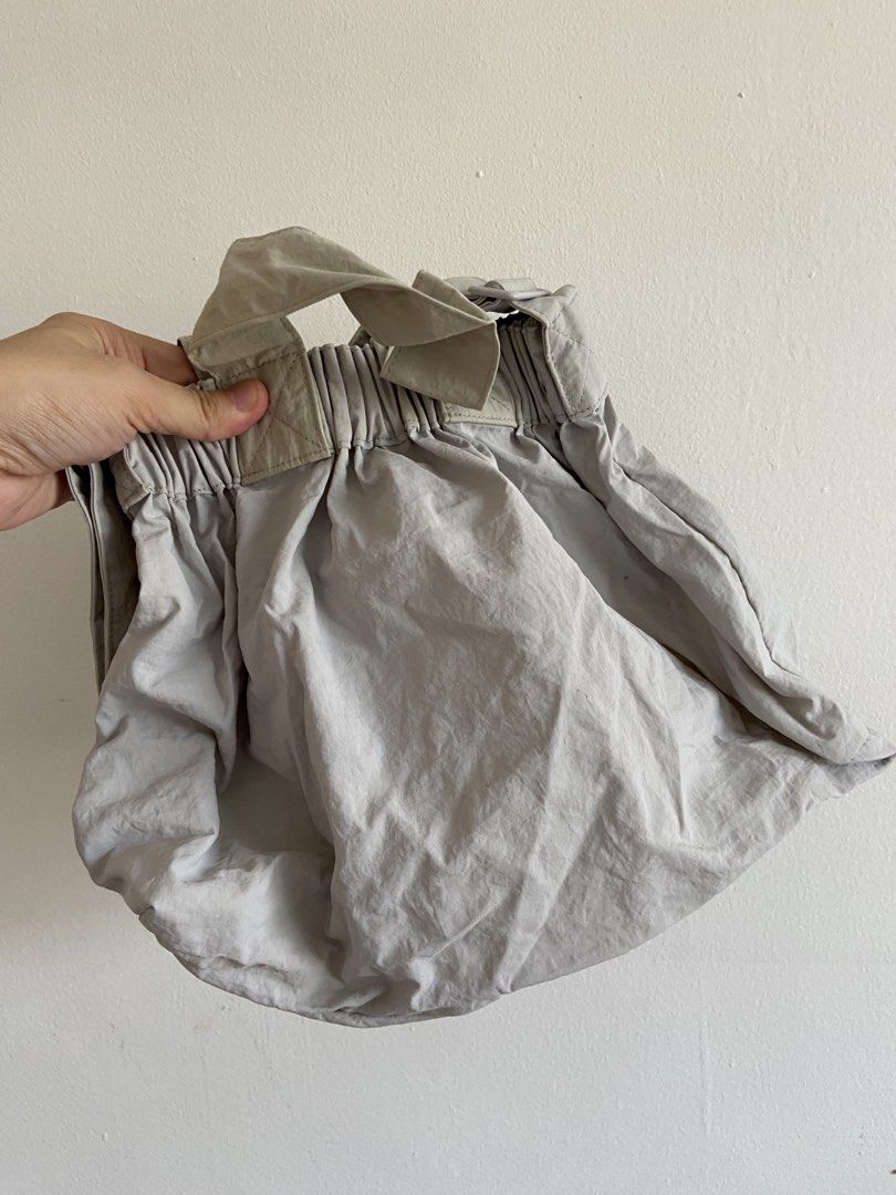 Beyond the vines bag (Category: Shoulder Bags) located in Manila. Submitted by eriiidump (Listing ID 1465595564, Image 2). Description: Need lang iwash para maalis discoloration.