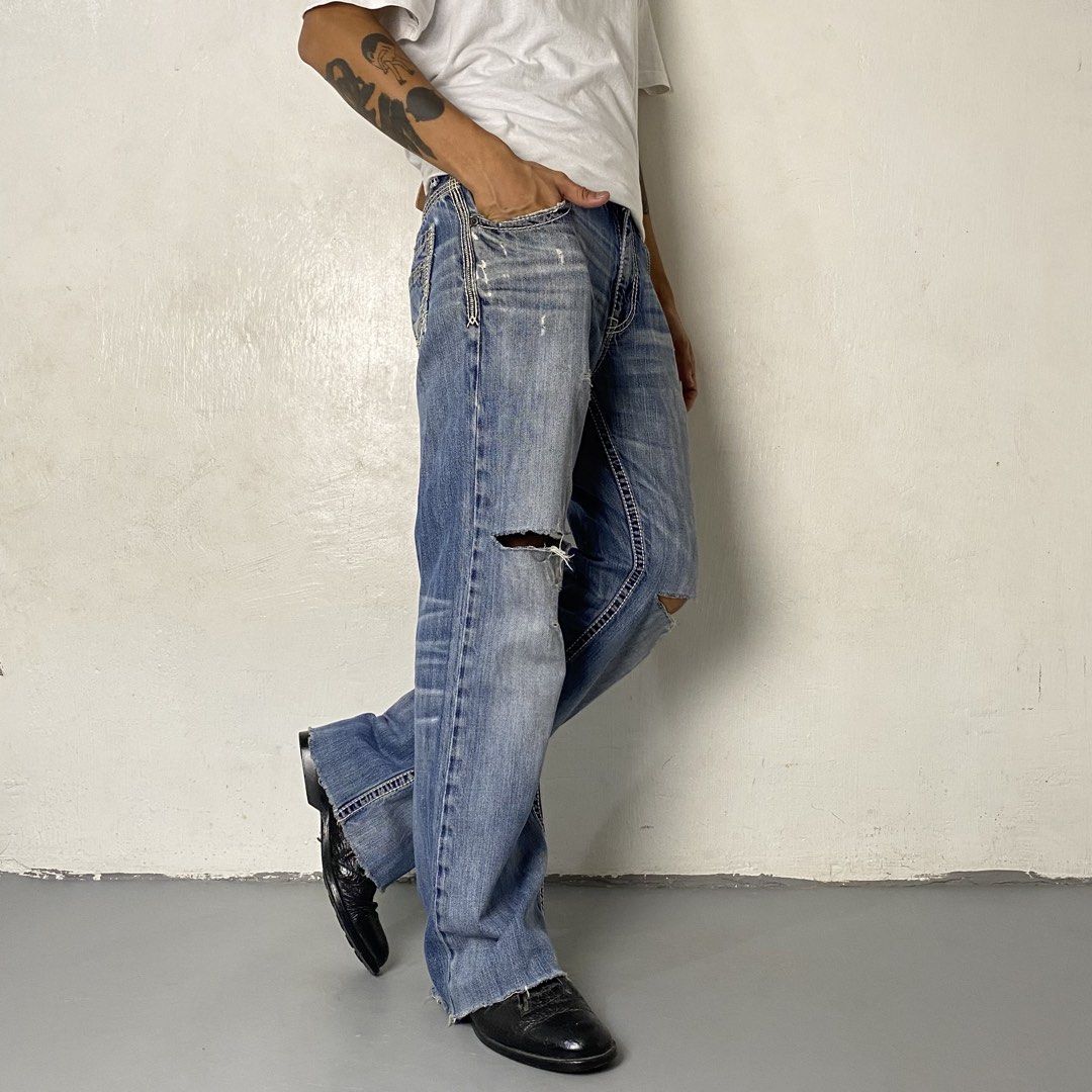 BKE👖| Blue Y2K Distressed Bootcut Denim Jeans (Category: Jeans) located in Bulacan. Submitted by orc.ph (Listing ID 1465691968, Image 3). Description: BKE👖| Blue Y2K Distressed Denim Jeans Material Used: 100% Cotton - Blue - Denim - Straight-Leg - Belt Loop Attached - Zipper and Button Closure - Multi Pockets - Baggy - Casual - Streetwear -Y2k -Whisker Fading -Grunge -Size: M -Waistline: 31” -Length: 38” -Thighs: 10.5” -Leg Opening: 10” -Rise: 