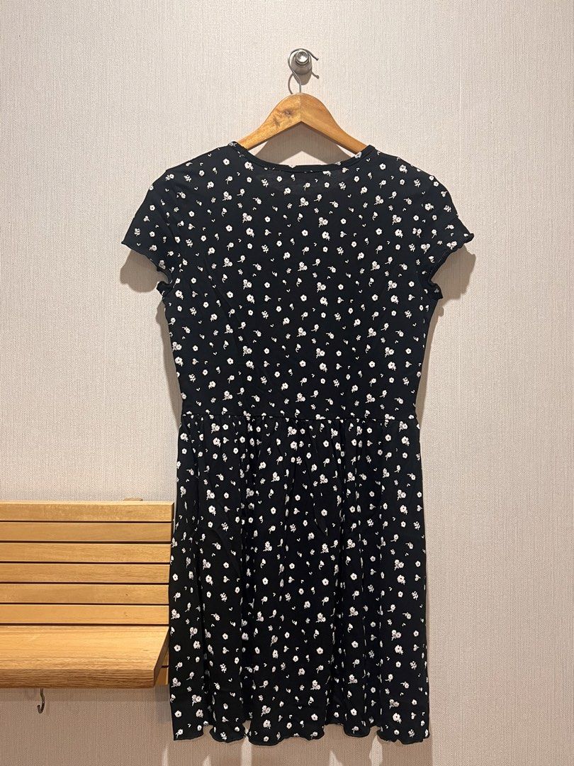 Black & White Floral Dress (Category: Babies & Kids Fashion) located in Manila. Submitted by preloved_items122 (Listing ID 1465595627, Image 2). Description: .