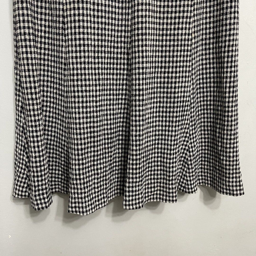 Black and white gingham checkered midi skirt high quality double lined (Category: Skirts) located in General Trias. Submitted by 1992thelabel (Listing ID 1465610732, Image 3). Description: Selling to feed more bellies! 🐶🐱Proceeds go to my rescue dogs, cats & strays. Your purchase would mean a lot! Thank you 🐾 - Style: Mid-length paneled midi skirt - Pattern: Black and white gingham check - Details: Fitted waistband - Condition: Clean and ready