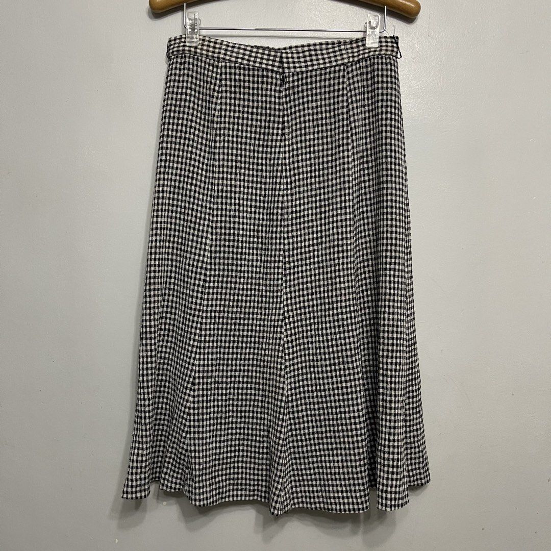 Black and white gingham checkered midi skirt high quality double lined (Category: Skirts) located in General Trias. Submitted by 1992thelabel (Listing ID 1465610732, Image 2). Description: Selling to feed more bellies! 🐶🐱Proceeds go to my rescue dogs, cats & strays. Your purchase would mean a lot! Thank you 🐾 - Style: Mid-length paneled midi skirt - Pattern: Black and white gingham check - Details: Fitted waistband - Condition: Clean and ready