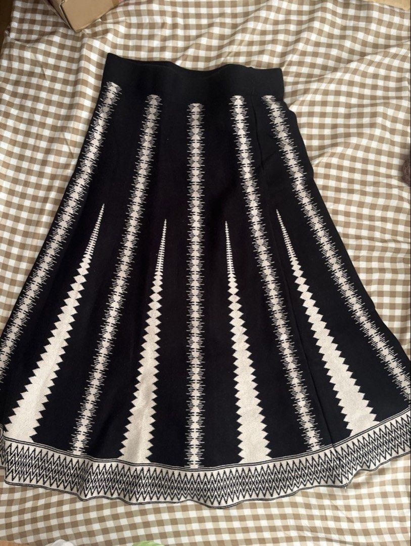 Black and White Knitted Midi Skirt Geometric Pattern (Category: Skirts) located in Pasig City. Submitted by jnzmrq1003 (Listing ID 1465581178, Image 2). Description: - Style: Mid-length knit skirt with black and white zig-zag pattern - Fit: Comfortable thick elastic waistband that holds its shape well - Material: Heavyweight knit fabric, perfect for cooler weather - Detail: Cute repeated diamond pattern border at the bottom hem.
