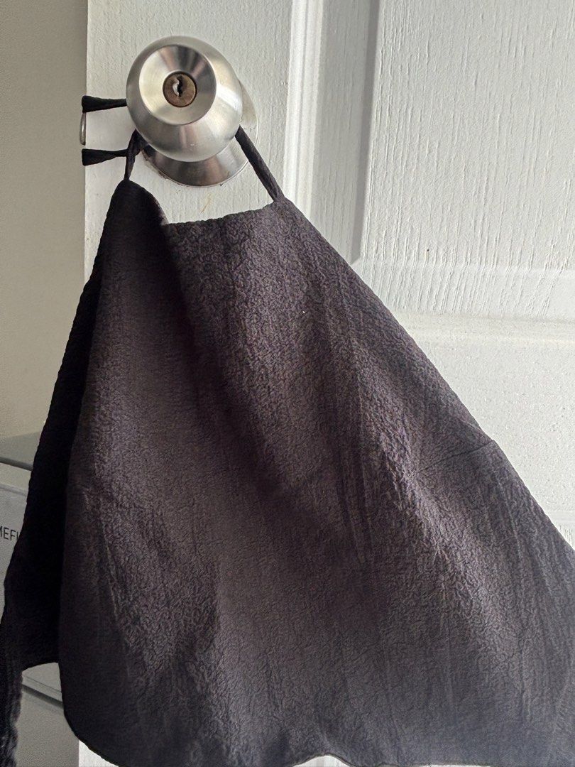 Black Backless Halter Top (Category: Others Tops) located in Los Banos. Submitted by carbonar_abi (Listing ID 1465616752, Image 1). Description: Only worn once.
