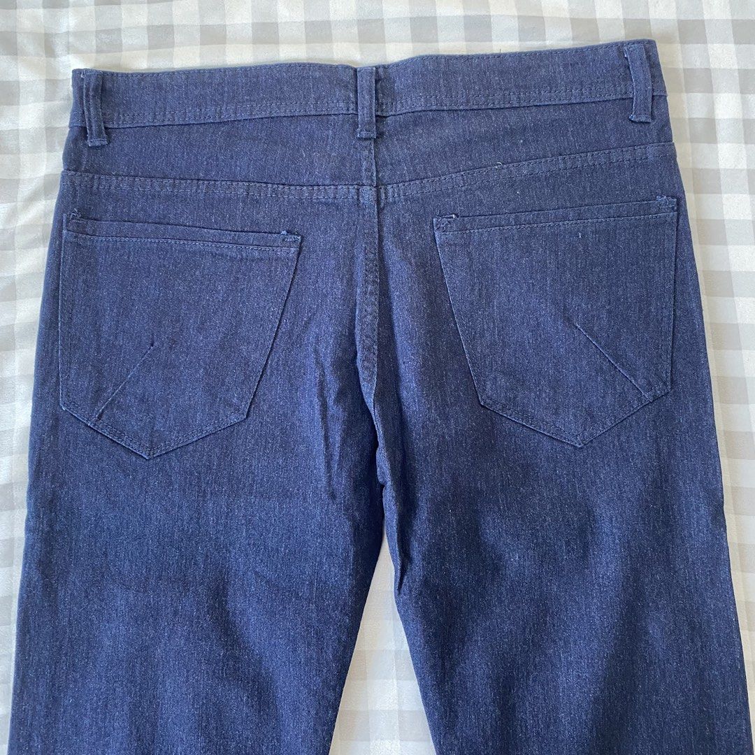 Black Box Jeans Denim Dark Blue Pants (Category: Jeans) located in Concepcion. Submitted by dostheseller (Listing ID 1465625689, Image 3). Description: dimes: 34 x 42.