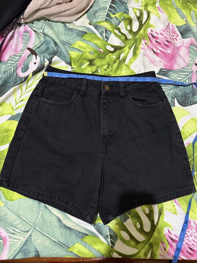 Black Denim Shorts (Category: Shorts) located in Borongan. Submitted by loupreloveddd (Listing ID 1465600908, Image 1). Description: - high quality denim - thrifted - lightly used - will fit 26-27 waistline.