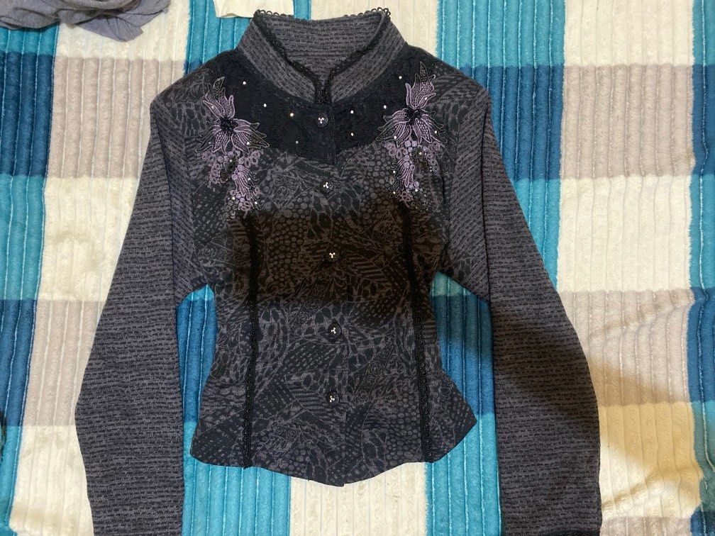 black emborided laced beaded cardigan (Category: Coats, Jackets and Outerwear) located in Manila. Submitted by pchyomi (Listing ID 1465691435, Image 1). Description: no issues .