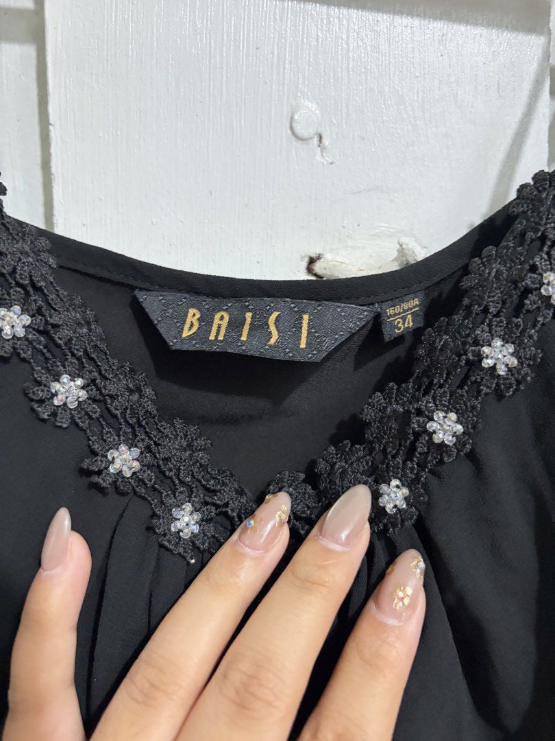 Black Flower Sando Top (Category: Sleeveless) located in Quezon City. Submitted by berrystrawng (Listing ID 1465708238, Image 2). Description: .