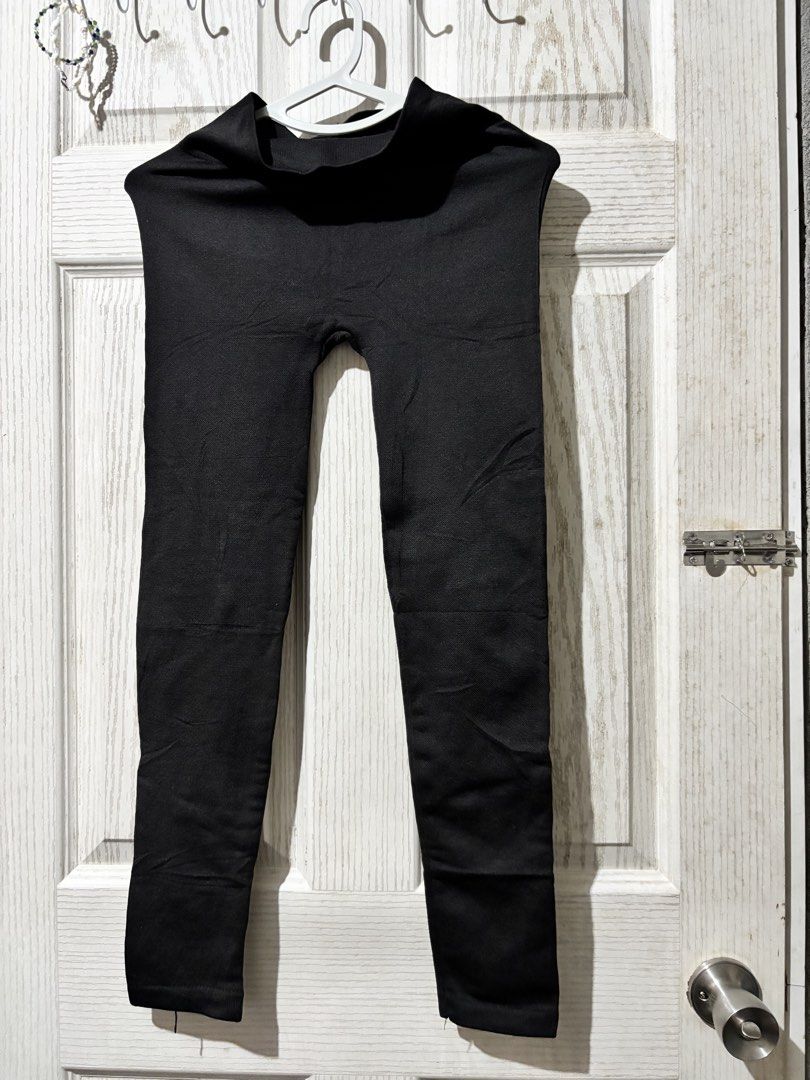 Black leggings solid color high waist (Category: Activewear) located in Bautista. Submitted by abgciaa (Listing ID 1465659005, Image 2). Description: - Color: Solid black - Style: Simple basic design, easy to match with any top - Waistband: Elastic for a comfortable fit - Fabric: Stretchy and soft, ideal for daily wear or lounging - Condition: Clean, no tears or stains.