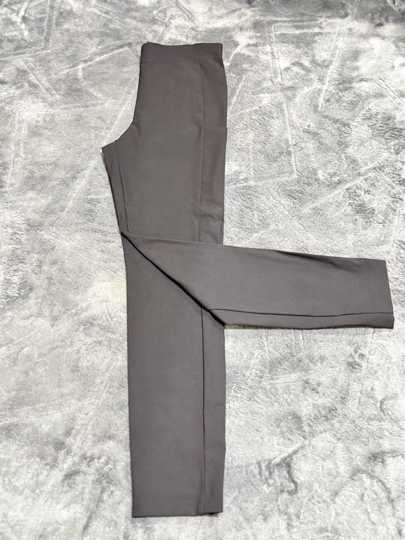 Black Leggings with Side Pockets and Ankle Slits (Category: Activewear) located in Tagaytay City. Submitted by belletrendss (Listing ID 1465660355, Image 2). Description: - Color: Black - Style: High-waisted with a clean look - Material: Super sleek and stretchy - Features: Convenient side pockets on both thighs and a small ankle slit detail - Versatility: Great for workouts or daily casual wear.