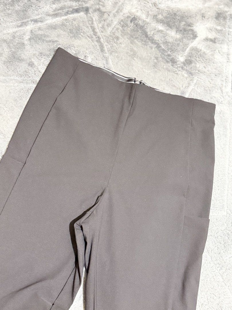 Black Leggings with Side Pockets and Ankle Slits (Category: Activewear) located in Tagaytay City. Submitted by belletrendss (Listing ID 1465660355, Image 3). Description: - Color: Black - Style: High-waisted with a clean look - Material: Super sleek and stretchy - Features: Convenient side pockets on both thighs and a small ankle slit detail - Versatility: Great for workouts or daily casual wear.