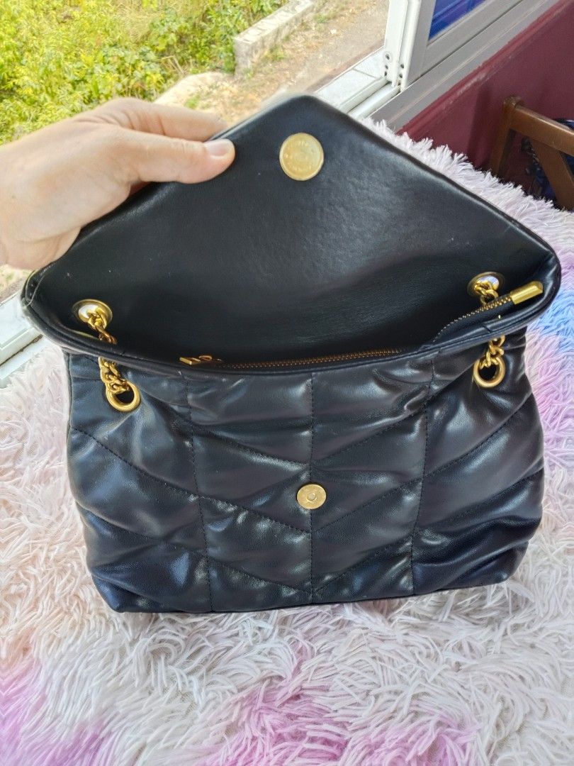 Black Quilted Chain Shoulder Bag (Category: Shoulder Bags) located in Siquijor. Submitted by thesummit26 (Listing ID 1465617189, Image 2). Description: Black quilted shoulder bag with gold-tone chain, no tarnish -Gold hardware Clean and in good pre-loved condition. envelope style Burgundy lining. Has a small leather indentation/kurot, barely noticeable. See photos for actual condition. 🤎.