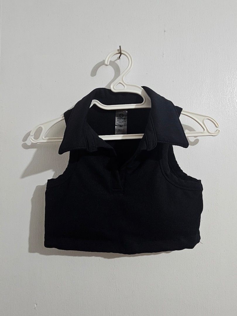 Black Ribbed Polo Crop Top Size (Category: Sleeveless) located in Dasmarinas. Submitted by sarahrsd (Listing ID 1465728289, Image 1). Description: - Size: S-M - Color: Black - Style: Ribbed crop top with collar - Material: Stretchy and comfortable fabric - Fit: Perfect for pairing with high-waist jeans or skirts - Condition: Clean and ready to wear.