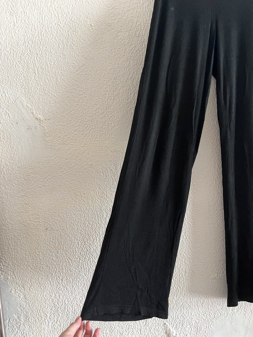 Black ribbed wide leg pants (Category: Jeans) located in Cebu City. Submitted by danabelleza (Listing ID 1465627568, Image 2). Description: - Colors: Black - Style: Wide-leg ribbed pants with mid-rise fit - Waistband: Elastic for ultimate comfort - Fabric: Stretchy, great for daily wear and lounging - Condition: Good.