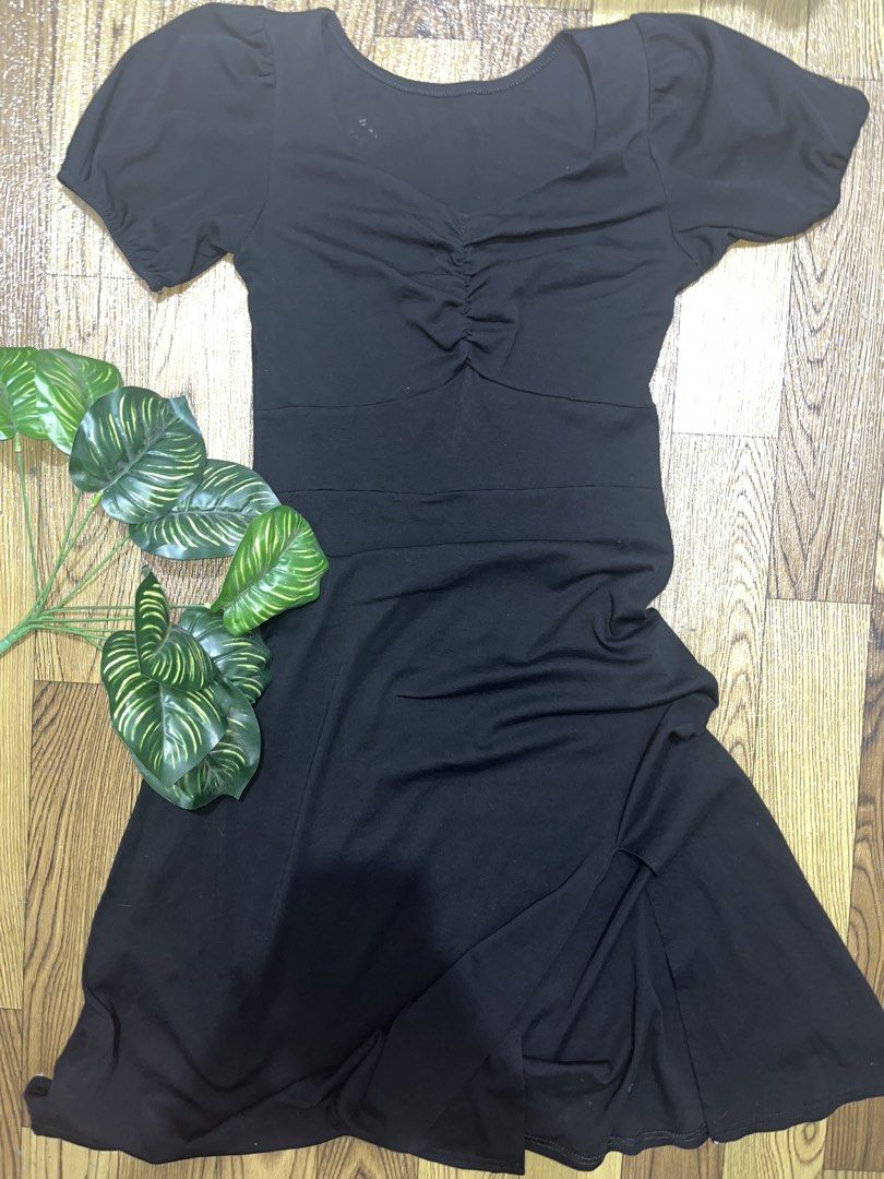 Black ruched front dress (Category: Dresses) located in Tarlac. Submitted by yuejunnie (Listing ID 1465679555, Image 1). Description: Please manage expectations Fit XS to M With slit.