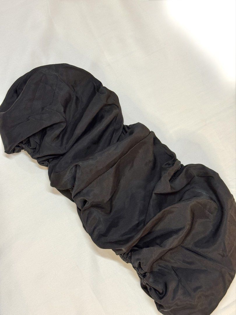 Black Ruffled Tube/ Bra Top (Category: Sleeveless) located in Quezon City. Submitted by wear.again.ph (Listing ID 1465733497, Image 3). Description: 🩵 negotiatiable Size: S-M (34 bust).