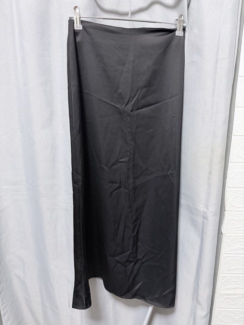 Black Satin Midi Skirt (Category: Skirts) located in Manila. Submitted by saichyy (Listing ID 1465662905, Image 1). Description: - Color: Sleek black - Material: Smooth satin with a slight, elegant shine - Cut: Mid-length, straight silhouette with a clean hem - Styling: Perfect for pairing with basic tees or chic blouses.