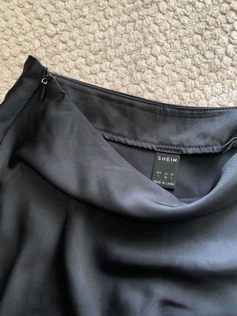 Black Silk Skirt with slit (Category: Skirts) located in Manila. Submitted by nuelaar (Listing ID 1465627609, Image 3). Description: size 26-27.