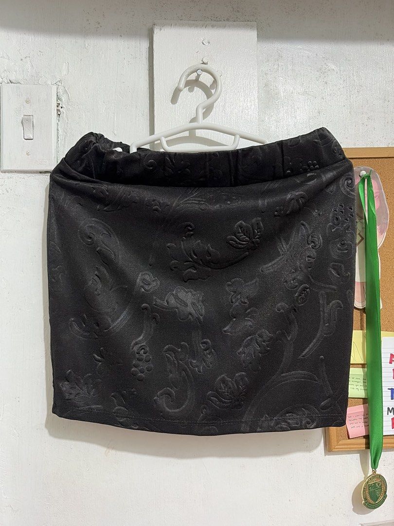 Black Skirt (Category: Skirts) located in Quezon City. Submitted by berrystrawng (Listing ID 1465678823, Image 1). Description: .