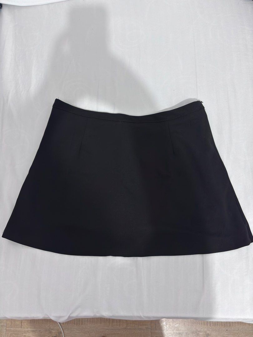 Black Skort (Category: Skirts) located in Manila. Submitted by niellaeun (Listing ID 1465685342, Image 1). Description: Used once Size: 2XL on tag (pero maliit sizing so more on XL) 31-32 RFS: Decluttering .