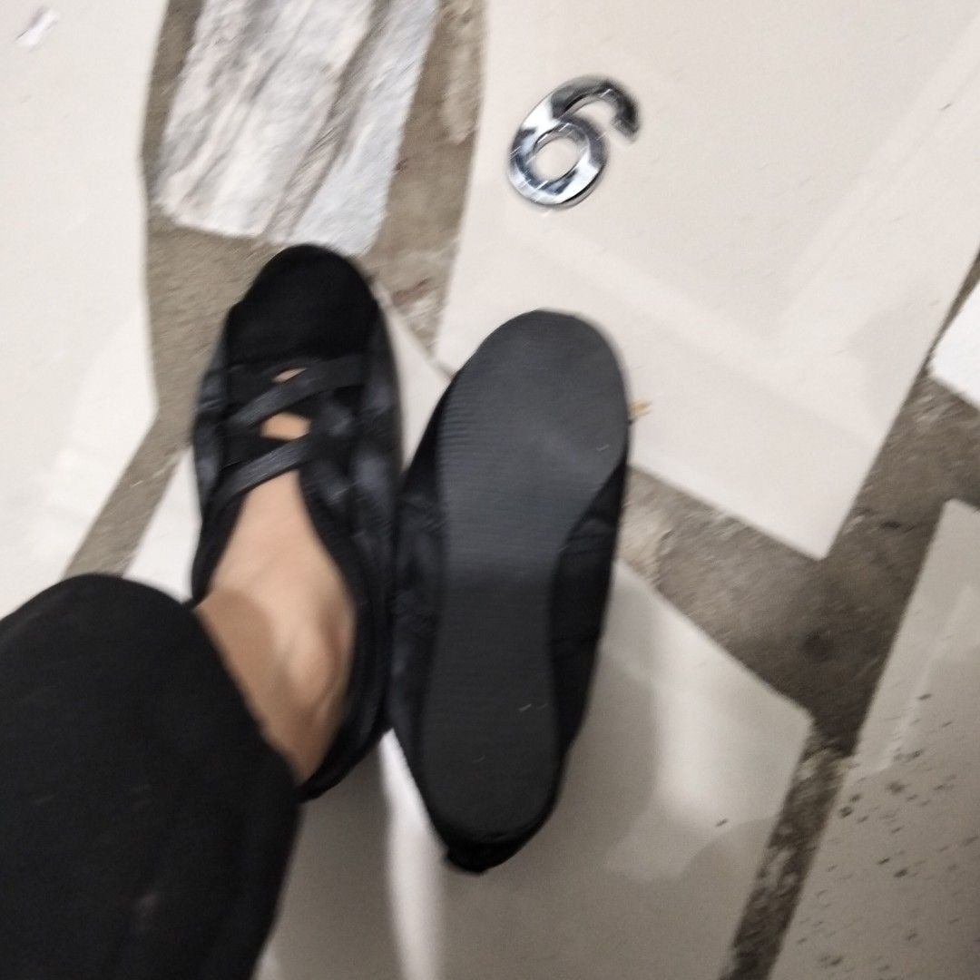 Black Slip On (Category: Sneakers) located in El Salvador. Submitted by francheskaukayukay (Listing ID 1465587997, Image 3). Description: .