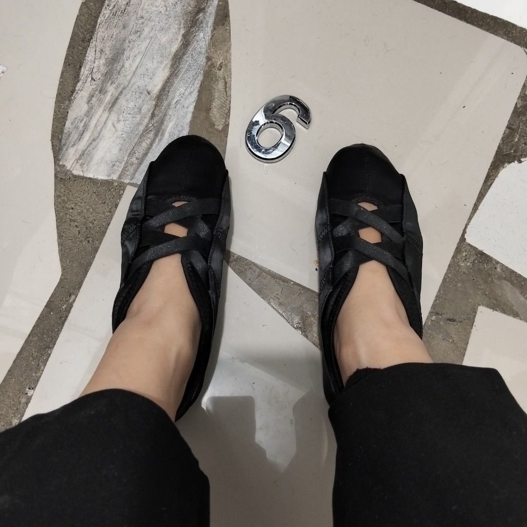 Black Slip On (Category: Sneakers) located in El Salvador. Submitted by francheskaukayukay (Listing ID 1465587997, Image 1). Description: .