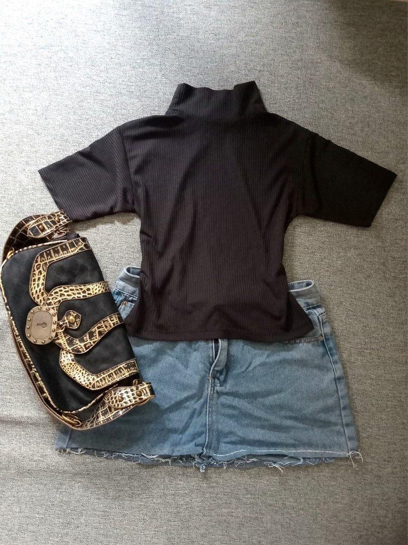 Black tight-fitted turtle neck crop top (Category: Others Tops) located in Muntinlupa City. Submitted by casclosets (Listing ID 1465664953, Image 1). Description: black tight-fitted turtle neck crop top flaws: small mark at the back (last slide!) size: XS to S *washed and ironed before shipping :).