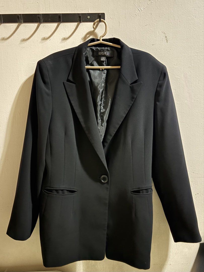 Kasper Padded Blazer (Category: Others Tops) located in Tanza. Submitted by basti.declutters (Listing ID 1465582896, Image 1). Description: Sleeve length 63 cm Shoulders 43 cm Length 75 cm Padded shoulders.