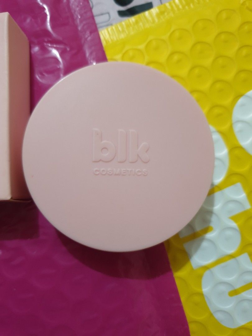 BLK SOFT BLUR BLUSH FUNFETTI (Category: Makeup) located in Mandaluyong City. Submitted by cheesecake_13 (Listing ID 1465654694, Image 3). Description: Tried once. Shade is not for me - Shade : FUNFETTI loc: Mandaluyong City.