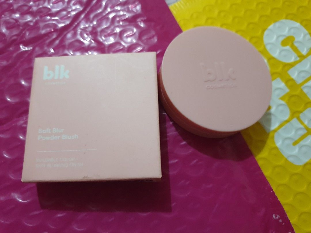 BLK SOFT BLUR BLUSH FUNFETTI (Category: Makeup) located in Mandaluyong City. Submitted by cheesecake_13 (Listing ID 1465654694, Image 2). Description: Tried once. Shade is not for me - Shade : FUNFETTI loc: Mandaluyong City.