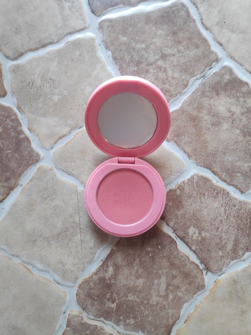 BLK soft blur powder blush in shortcake (Category: Makeup) located in Agoo. Submitted by ccocooo (Listing ID 1465628383, Image 2). Description: 𖹭 bought it for 299 𖹭 price is negotiable 𖹭 used it for only 3 times (di ko talaga bagay yung shade :<) 𖹭 mop: gcash & maribank 𖹭 dm for more info!.