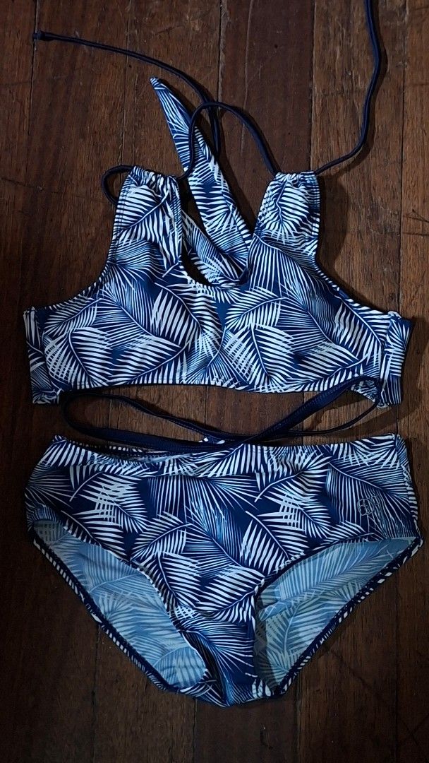 Blue and White Palm Print Bikini Set (Category: Bikinis & Swimsuits) located in Manila. Submitted by aycgera (Listing ID 1465684933, Image 1). Description: - Style: Blue and white palm leaf pattern two-piece bikini - Top: Tie-front design with adjustable straps - Bottoms: Matching bikini bottoms - Material: Stretchy fabric, perfect for swimming or beach days - Condition: Clean, no tears, and no loose threads.