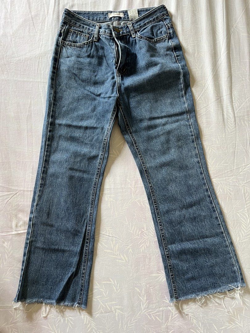 Blue Denim Jeans Raw Hem (Category: Jeans) located in Quezon City. Submitted by katedeclutter (Listing ID 1465602029, Image 1). Description: .