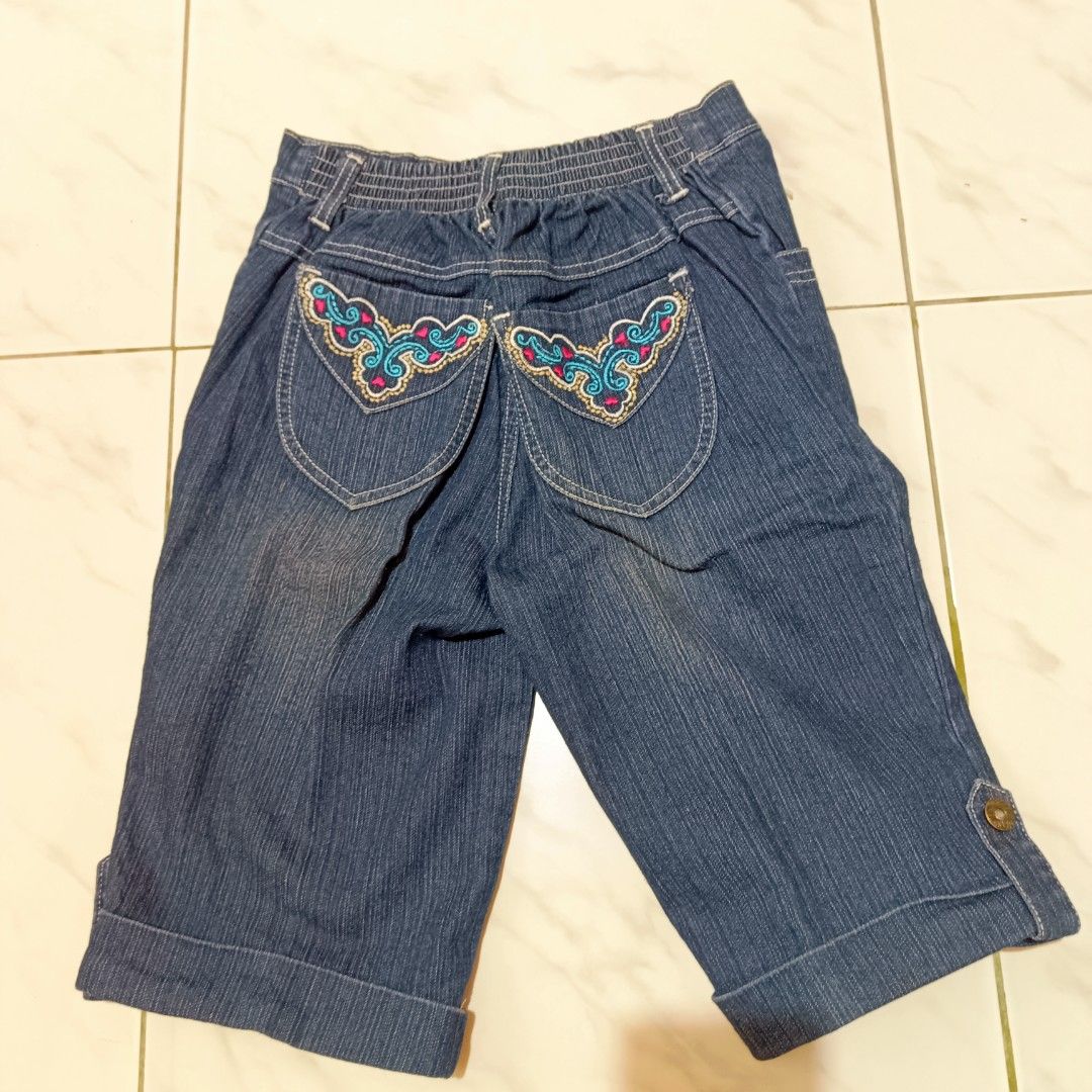 Blue Denim Shorts (Category: Shorts) located in Mangaldan. Submitted by toloveandtofold (Listing ID 1465607280, Image 2). Description: - Waist: 26 inches - Length: 20 inches.