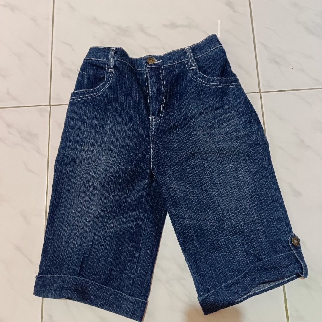 Blue Denim Shorts (Category: Shorts) located in Mangaldan. Submitted by toloveandtofold (Listing ID 1465607280, Image 1). Description: - Waist: 26 inches - Length: 20 inches.
